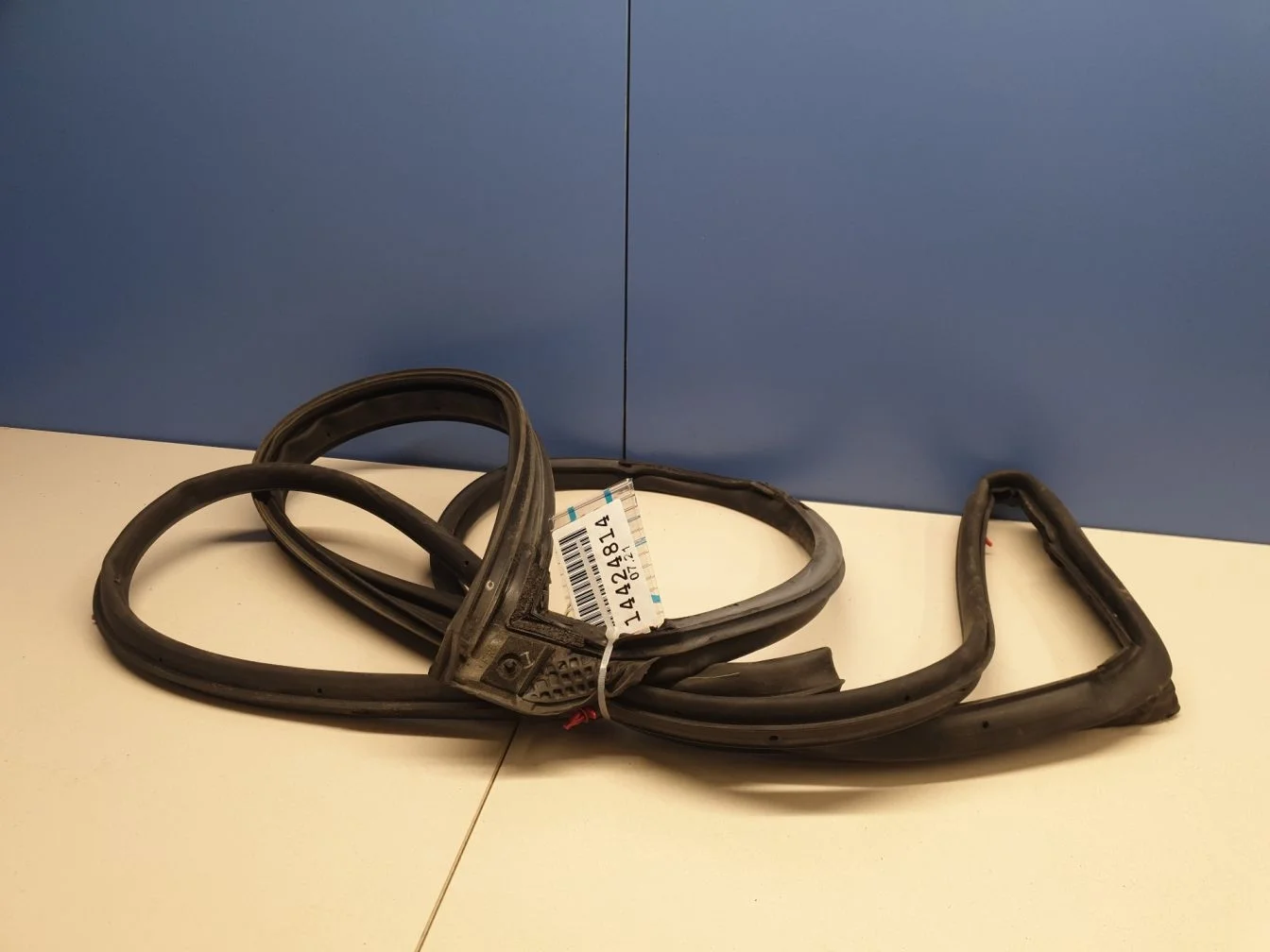 Уплотнитель двери передней правой для Toyota Avensis T27 2008-2018