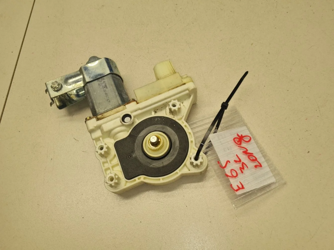 Моторчик стеклоподъёмника задний левый для BMW 7 E65 E66 2001-2008