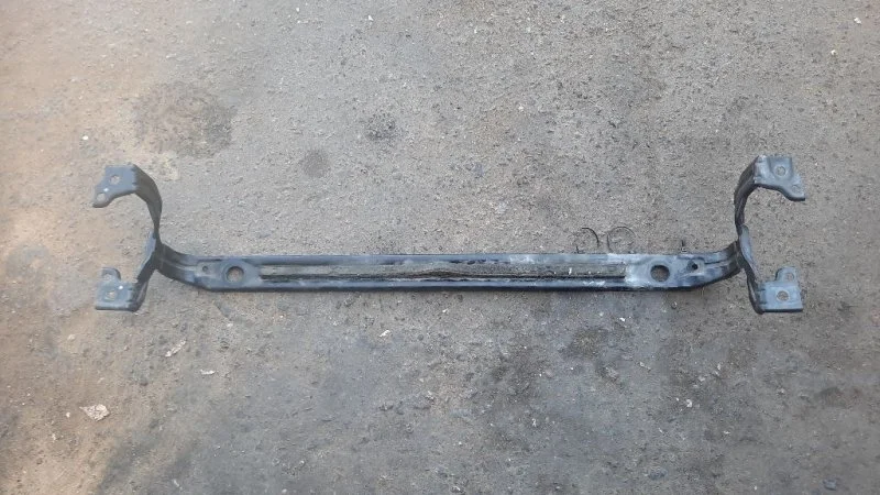 Балка под радиатор Volvo V40 2013