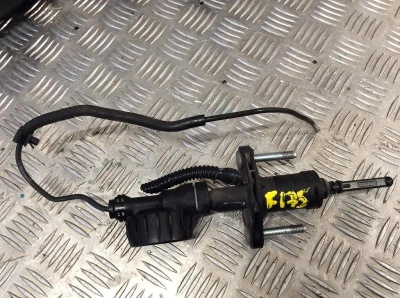 Цилиндр сцепления главный Opel Insignia 2009 1