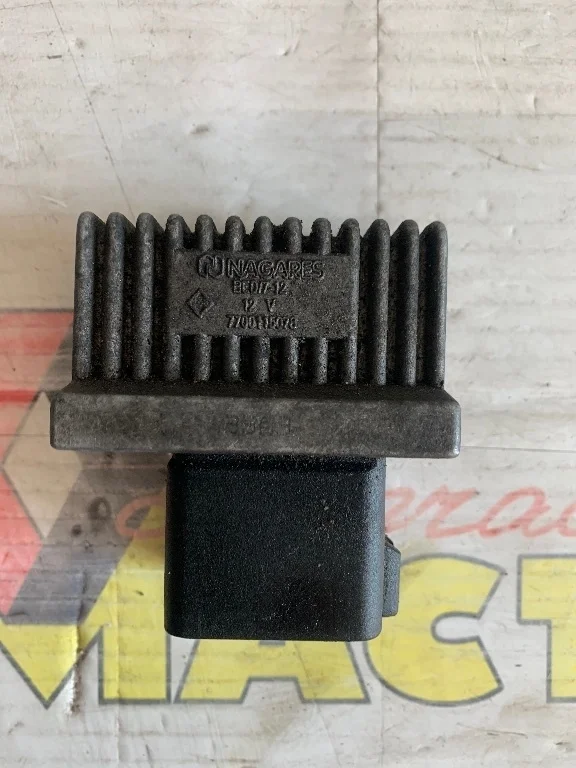 Реле накала свечей Renault Megane 2006