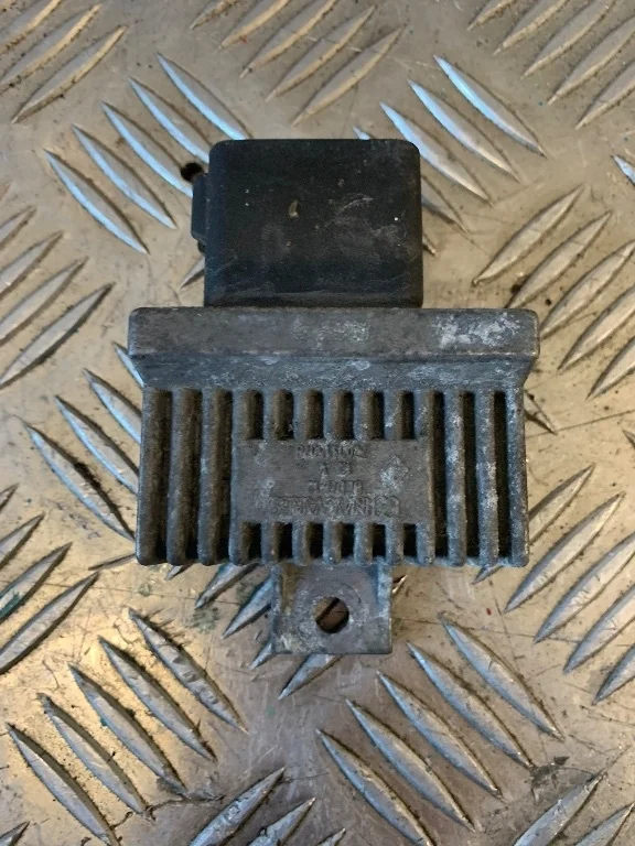 Реле накала свечей Renault Megane 2006