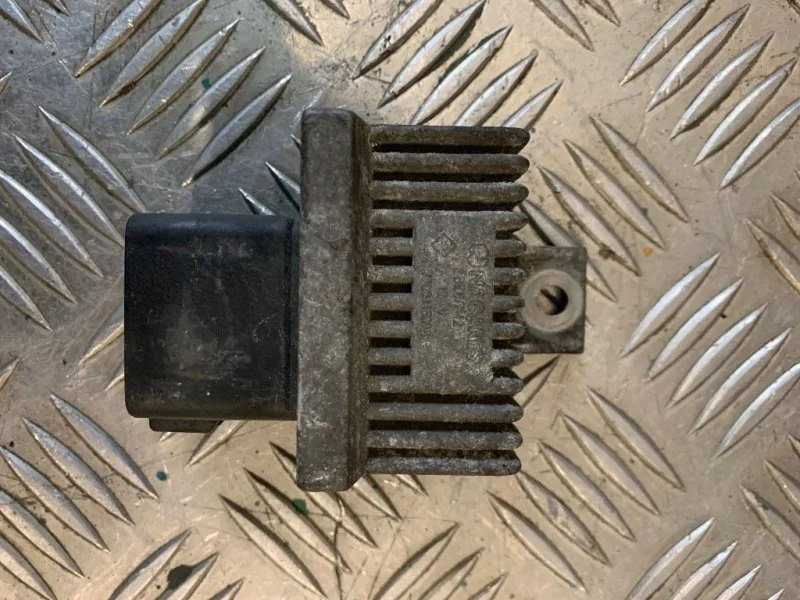 Реле накала свечей Renault Megane 2006