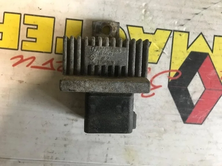 Реле накала свечей Renault Megane 2006