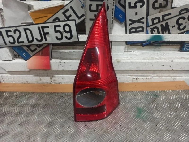 Фонарь задний правый Renault Megane 2004