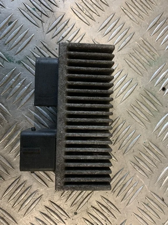 Реле накала свечей Renault Laguna 2010 3