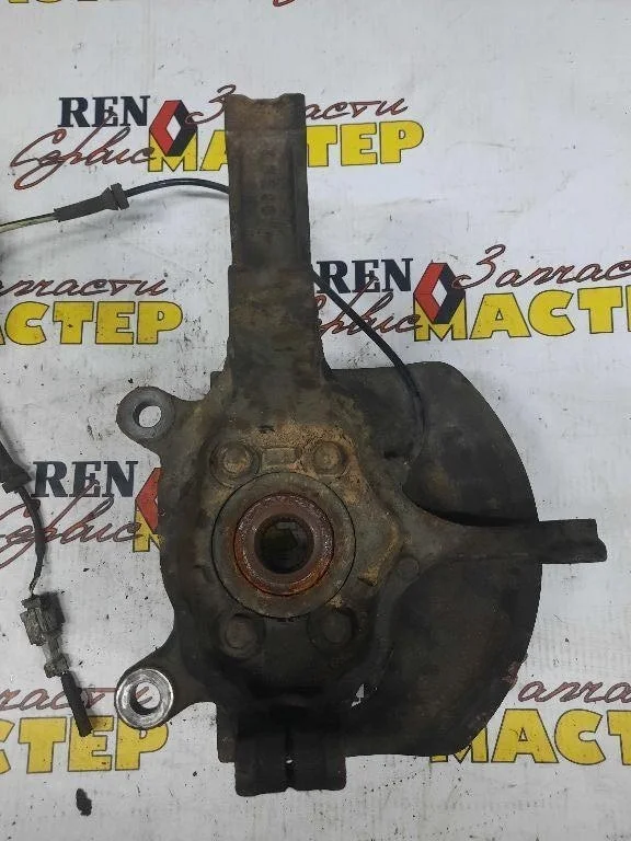 Кулак поворотный правый Renault Koleos 2010