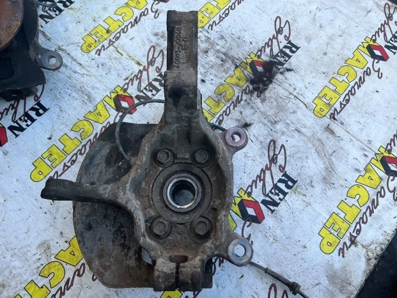 Кулак поворотный левый Nissan Qashqai 2012