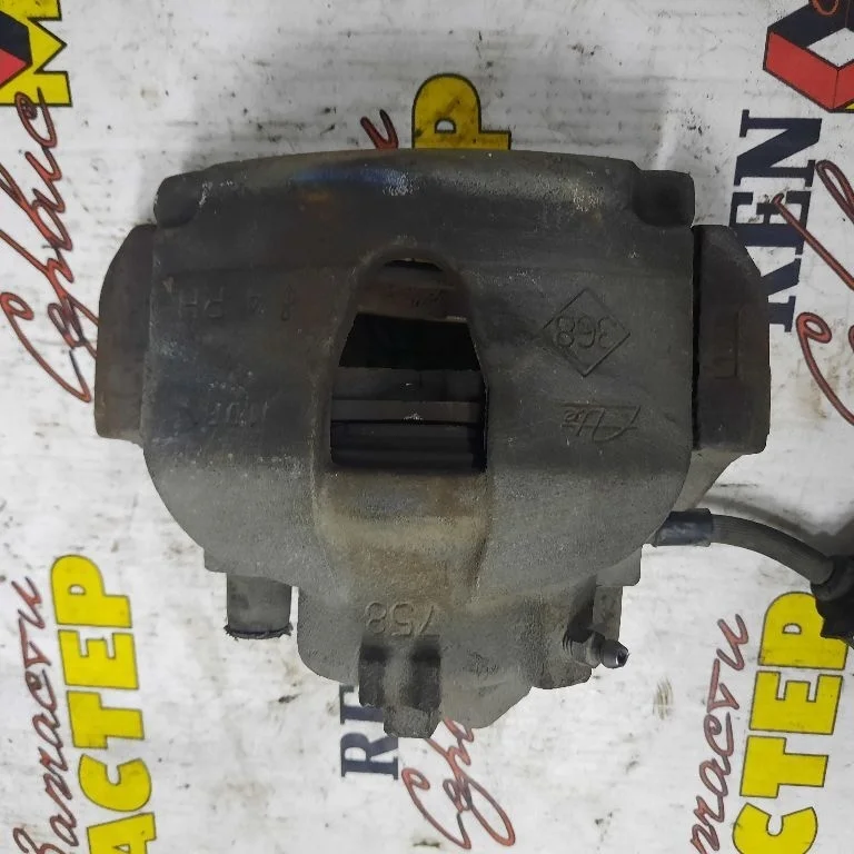 Суппорт передний правый Renault Megane 2010 3