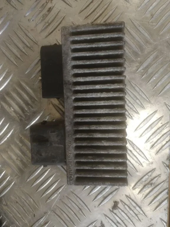 Реле накала свечей Renault Laguna 2010 3