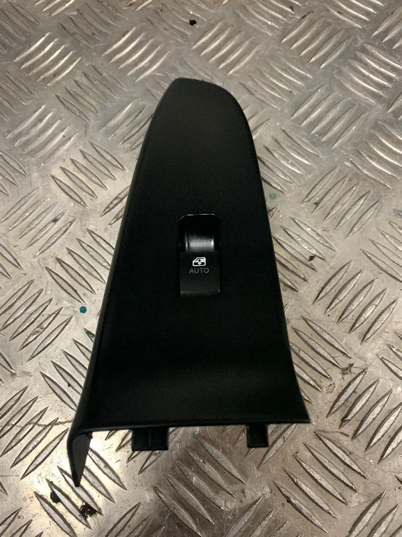 Блок управления стеклоподъемниками Kia Ceed 2011