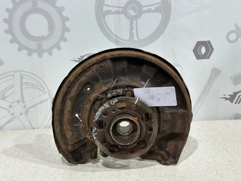 Кулак задний левый Mercedes-benz 2008 W204