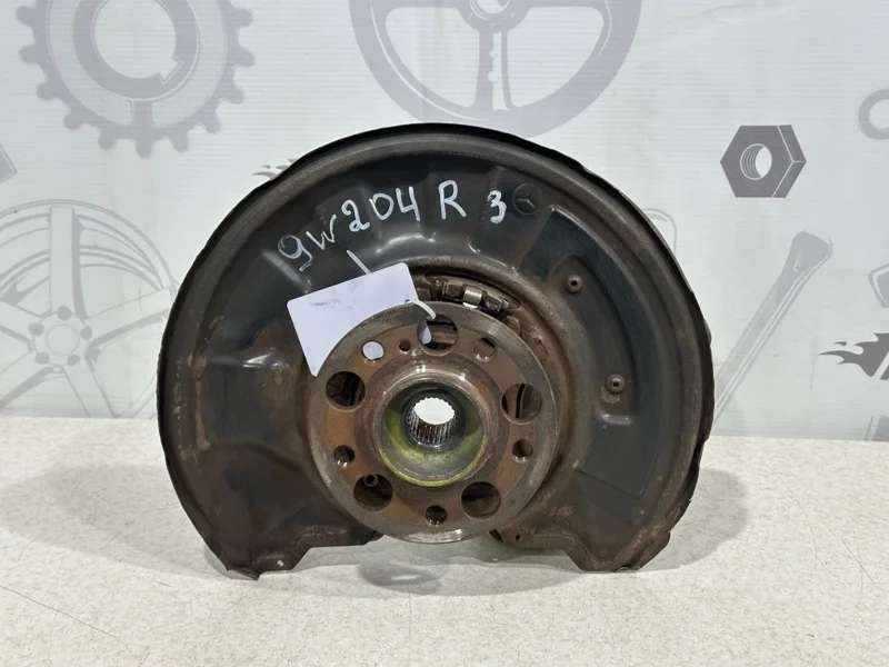 Кулак задний правый Mercedes-benz 2010 W204