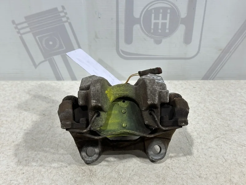 Тормозной суппорт задний правый Mercedes-benz 2010 W204