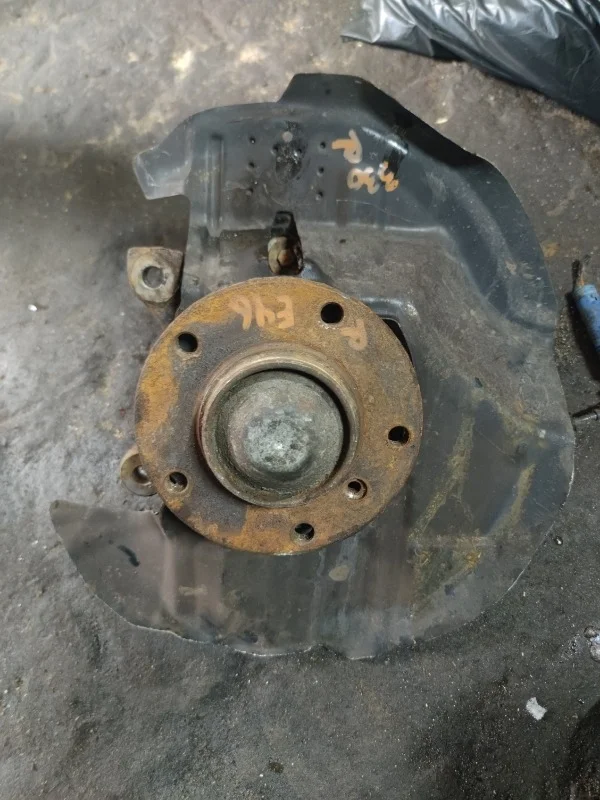 Кулак поворотный BMW 330D 2002 E46