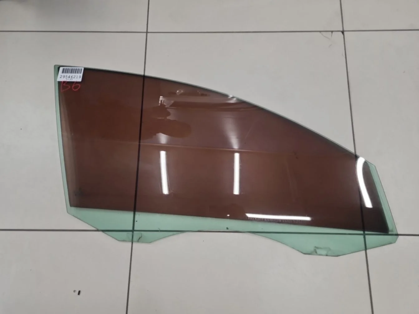 Стекло двери передней правой для Volkswagen Passat B6 2005-2010