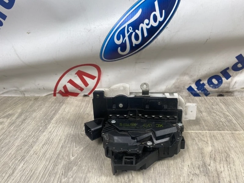 Замок двери FORD Mondeo 3 2005 Седан