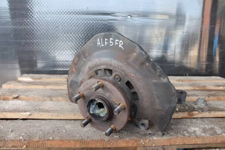 Б.у. кулак поворотный TOYOTA ALPHARD H10 TOYOTA ALPHARD H10