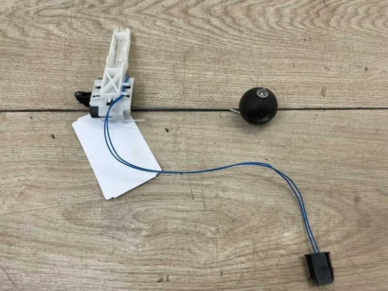 Датчик уровня топлива Audi Q7 2010-2015 4L