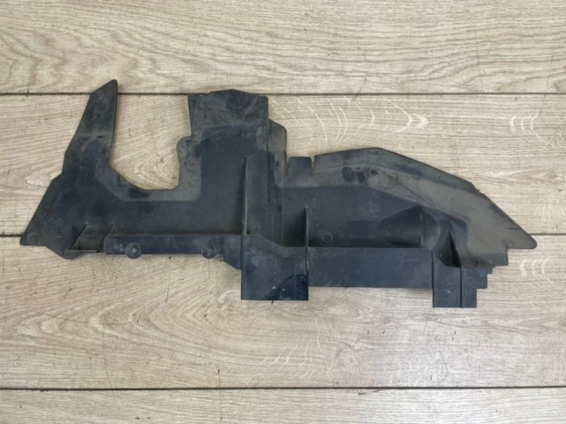 Дефлектор радиатора Audi Q7 2007-2009 4L