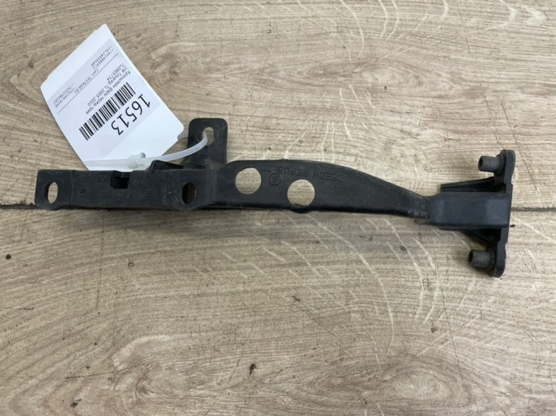 Кронштейн крепления фары VW Touareg 2003-2010 7L