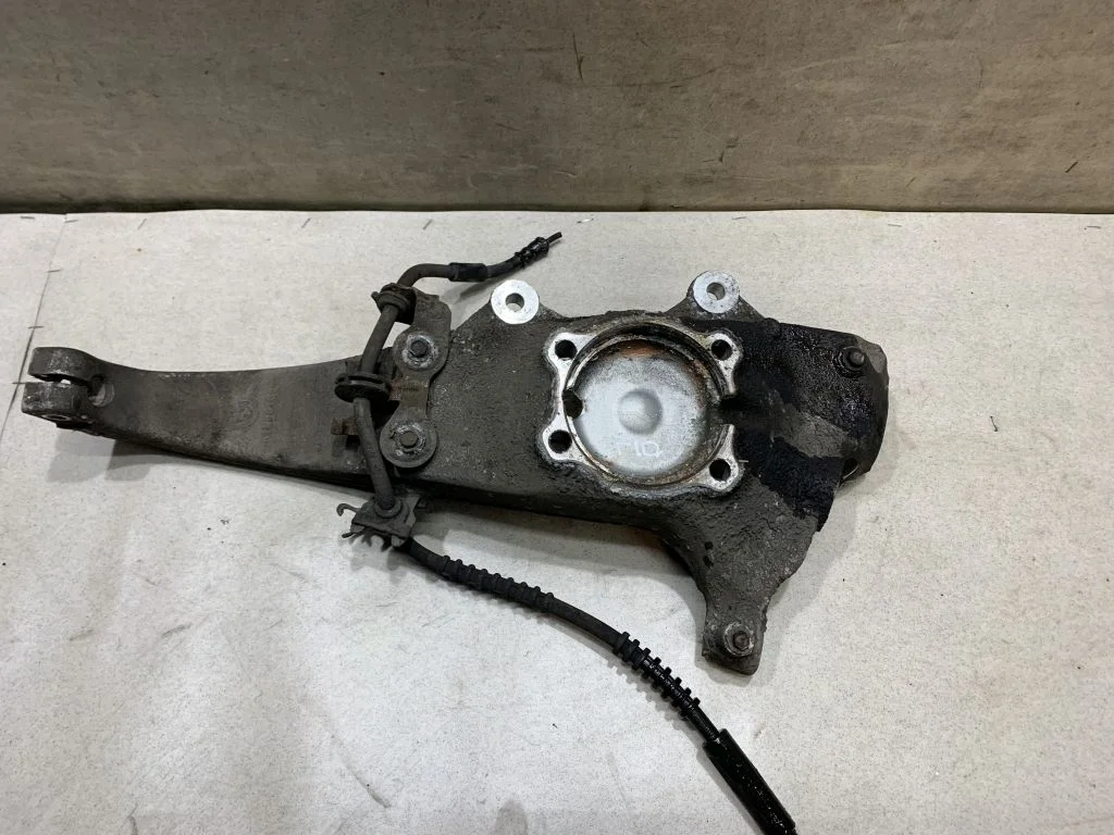 Кулак поворотный передний левый BMW F10