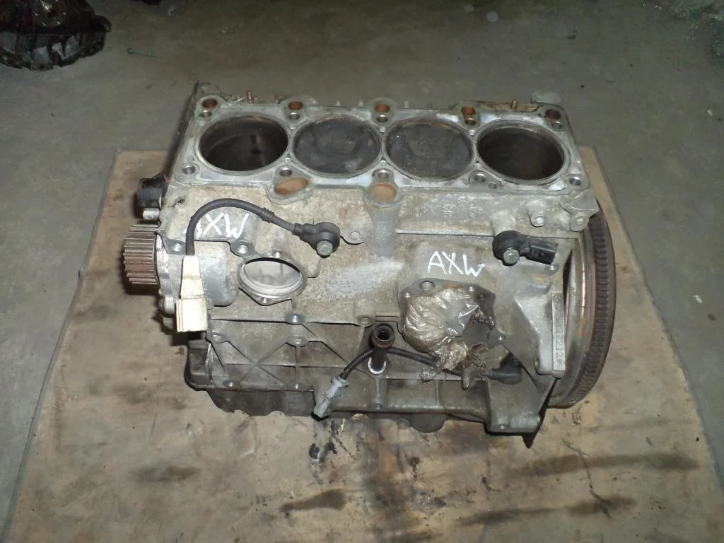 Блок цилиндров 2,0 AXW Audi A3 Golf 5 Touran