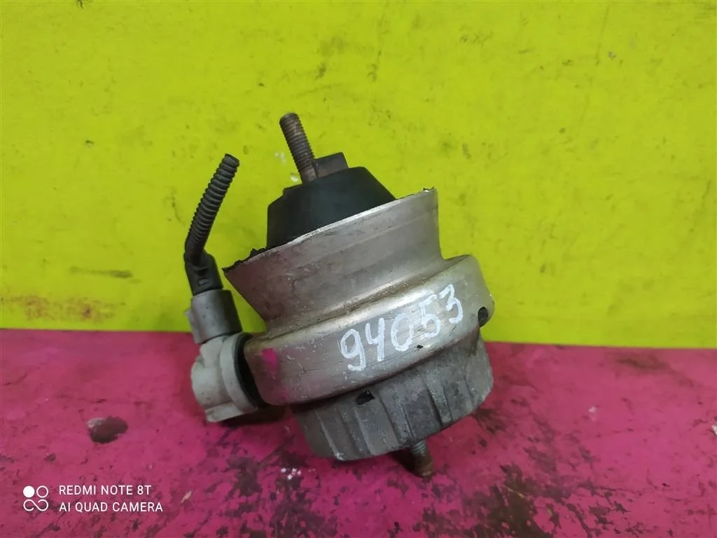 Подушка двигателя Audi A6 C6 2005-2011 4F0199379C