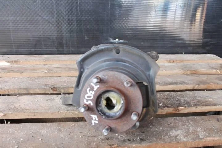 Б.у. кулак поворотный NISSAN X-TRAIL T30 NISSAN X-TRAIL T30