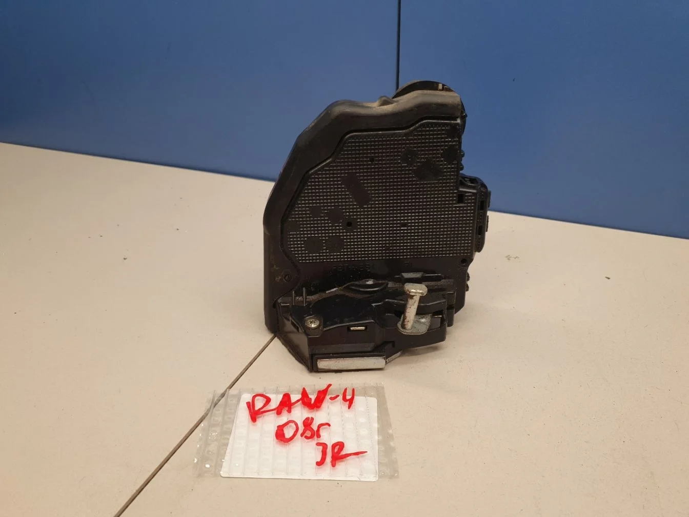 Замок двери задней правой для Toyota RAV 4 2013-2019