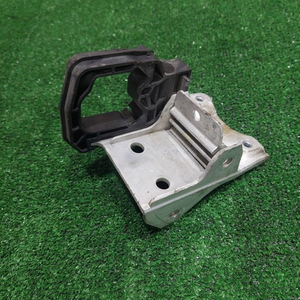 Кронштейн усилителя бампера BMW F10