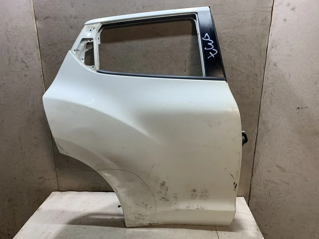 Дверь задняя правая Nissan Juke F15 ДЕФЕКТ Жук