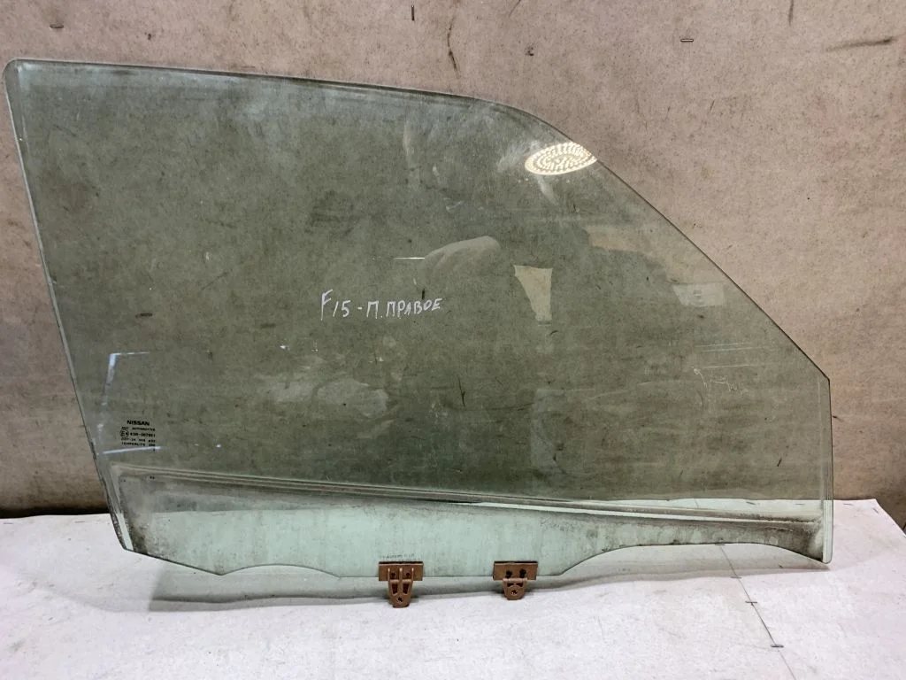 Стекло двери передней правой Nissan Juke F15
