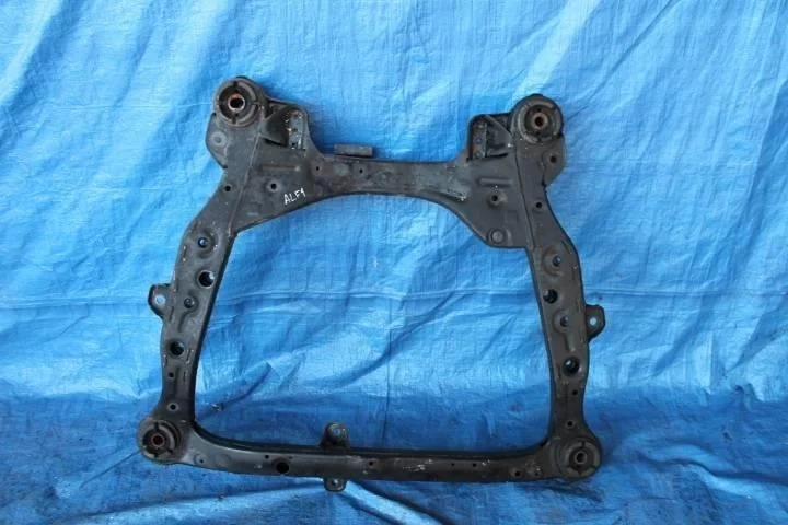 Б.у. балка под двс TOYOTA ALPHARD H10 TOYOTA ALPHARD H10