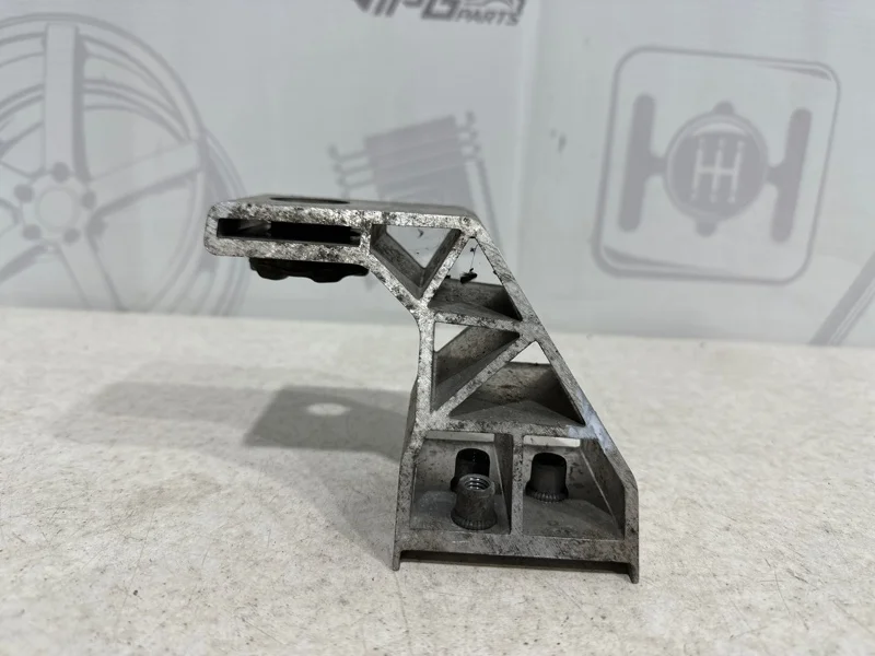 Кронштейн радиатора левый Mercedes-benz 2015 W205