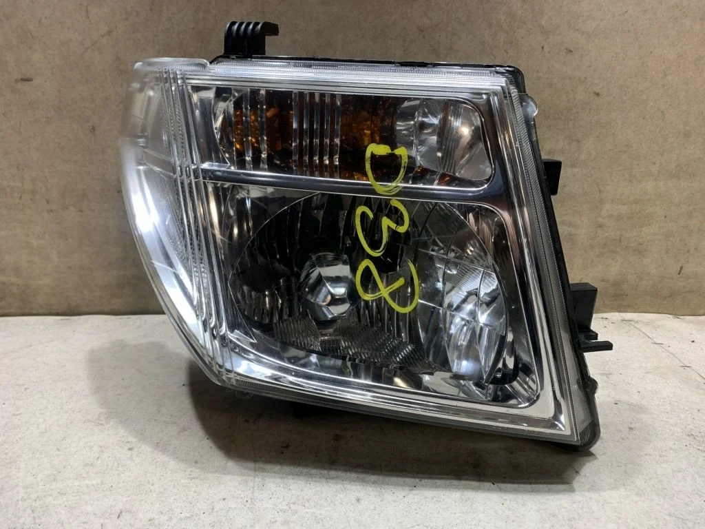 Фара ксенон Nissan Pathfinder R51 2009