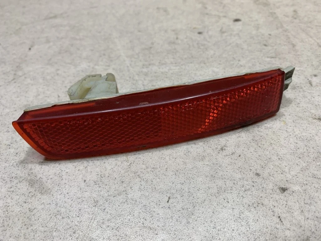 Отражатель левый Nissan Juke F15