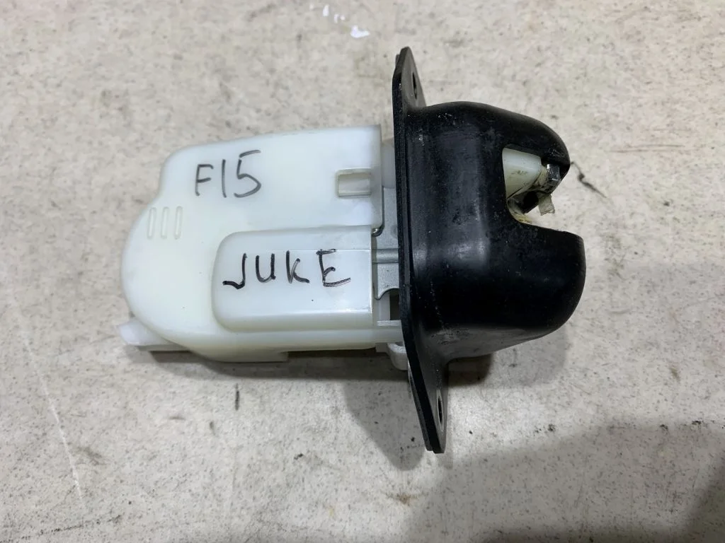 Замок багажника Nissan Juke F15 Жук Ф15