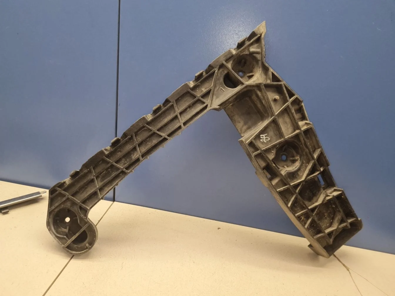 Кронштейн бампера заднего правый для Audi A4 B9 2015-