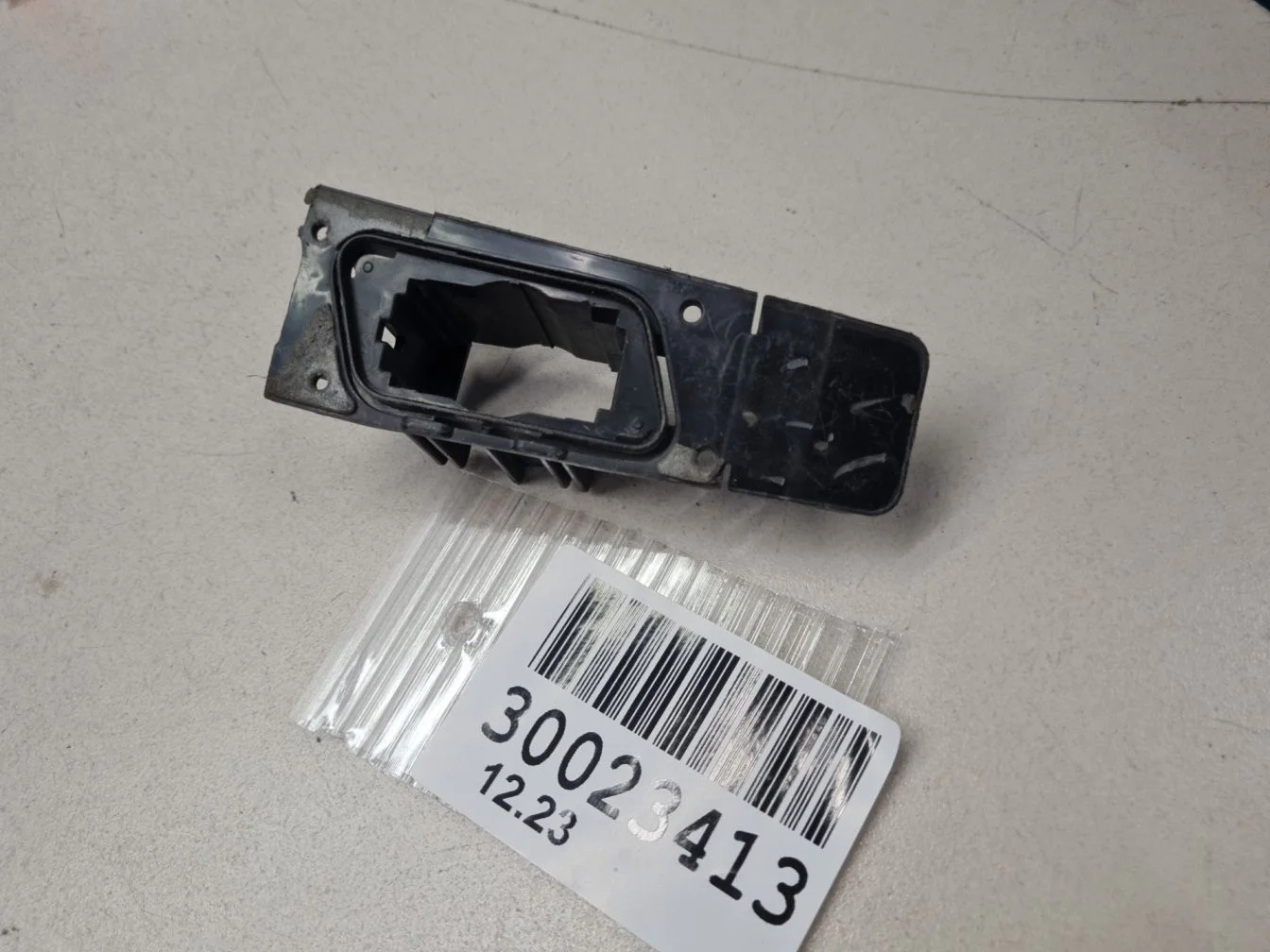 Кронштейн форсунки омывателя фары правый для Lexus LX 570 URJ200 2007-