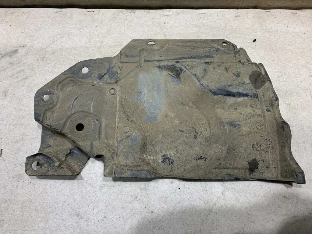 Пыльник двигателя левый Nissan X-Trail T31