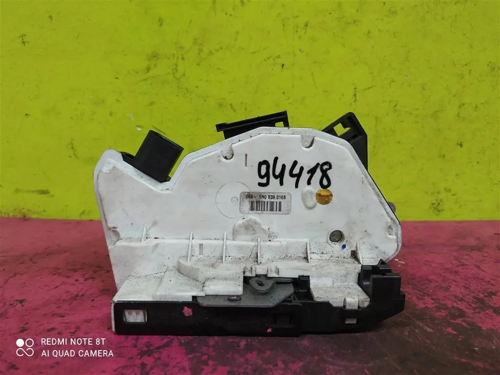 Замок двери задний правый VW Tiguan 5N0839016B