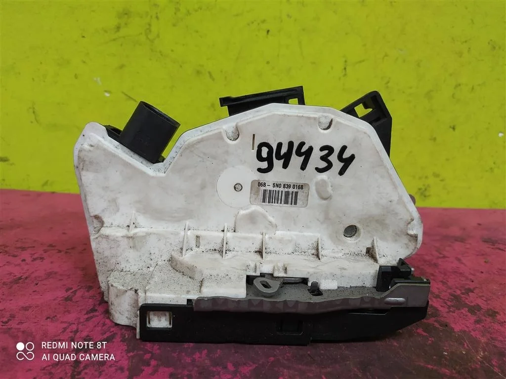 Замок двери задний правый VW Tiguan 5N0839016B