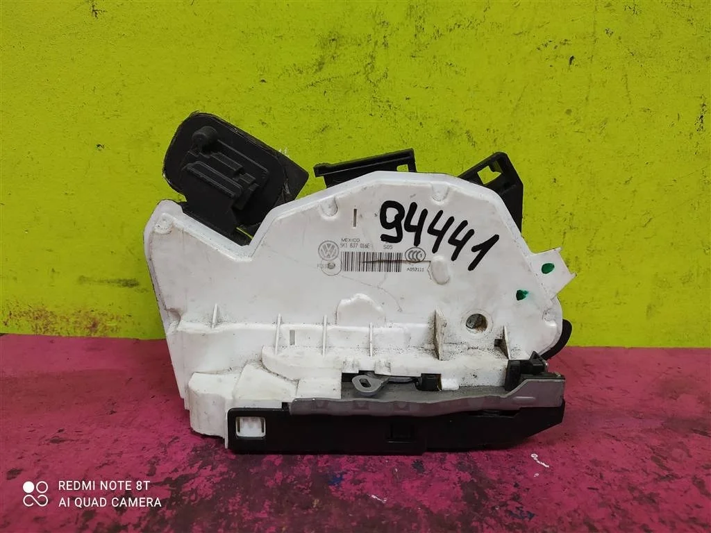 Замок двери передний правый Jetta Yeti 5K1837016E
