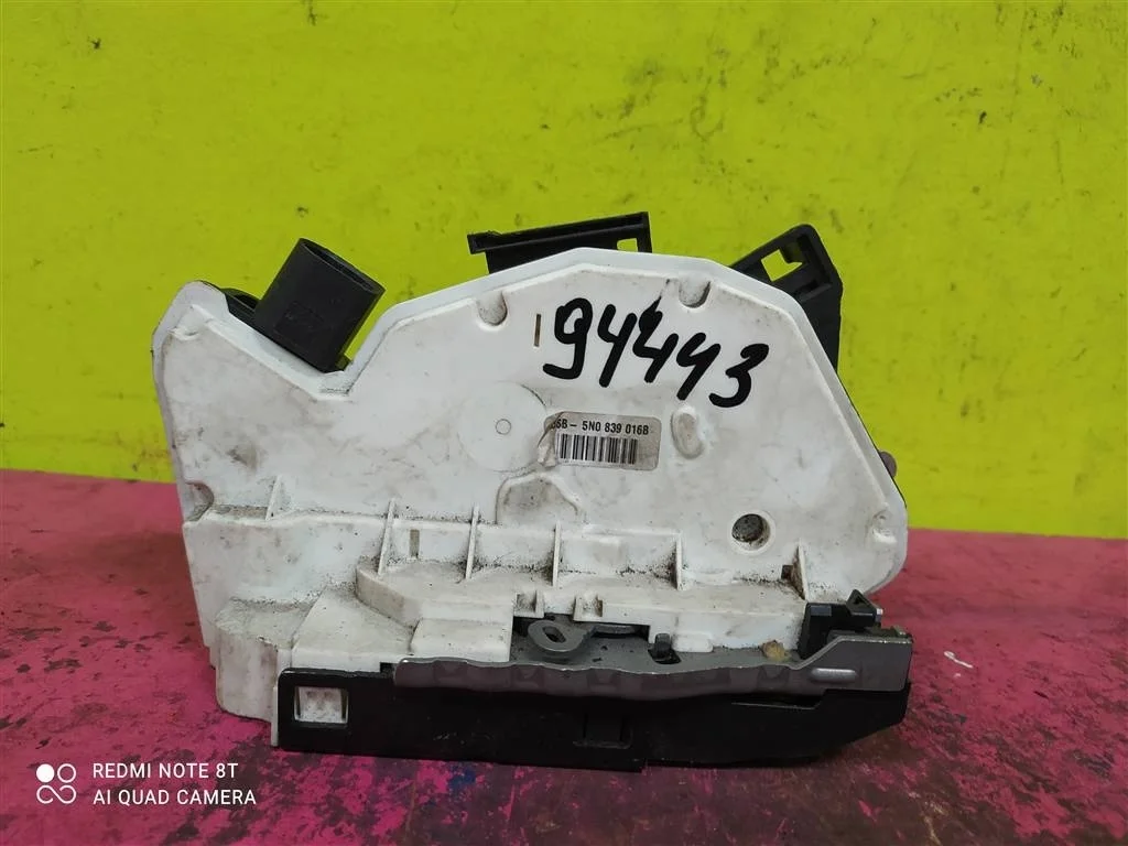 Замок двери задний правый VW Tiguan 5N0839016B