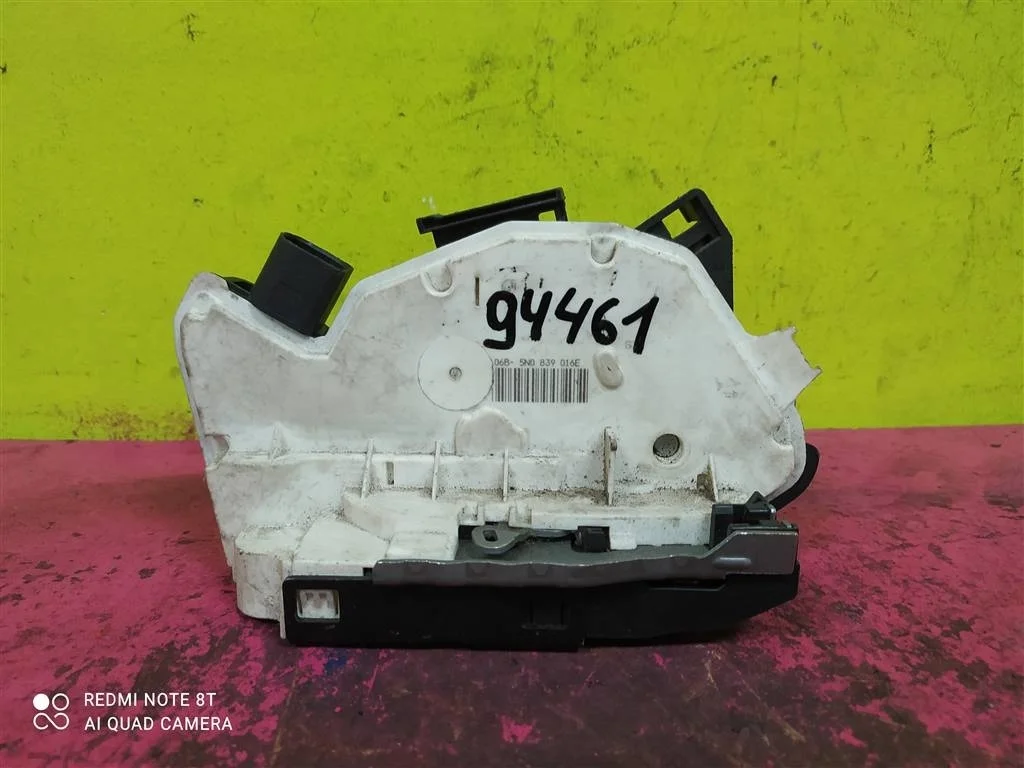 Замок двери задний правый Tiguan Passat 5N0839016E