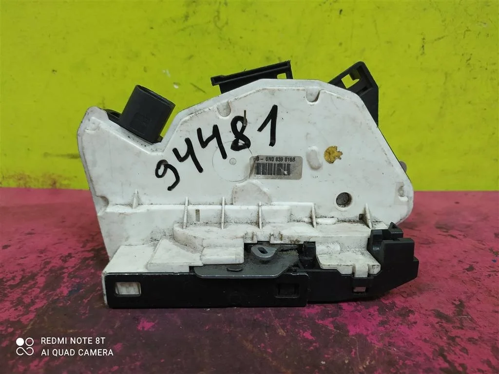 Замок двери задний правый Tiguan Passat 5N0839016B