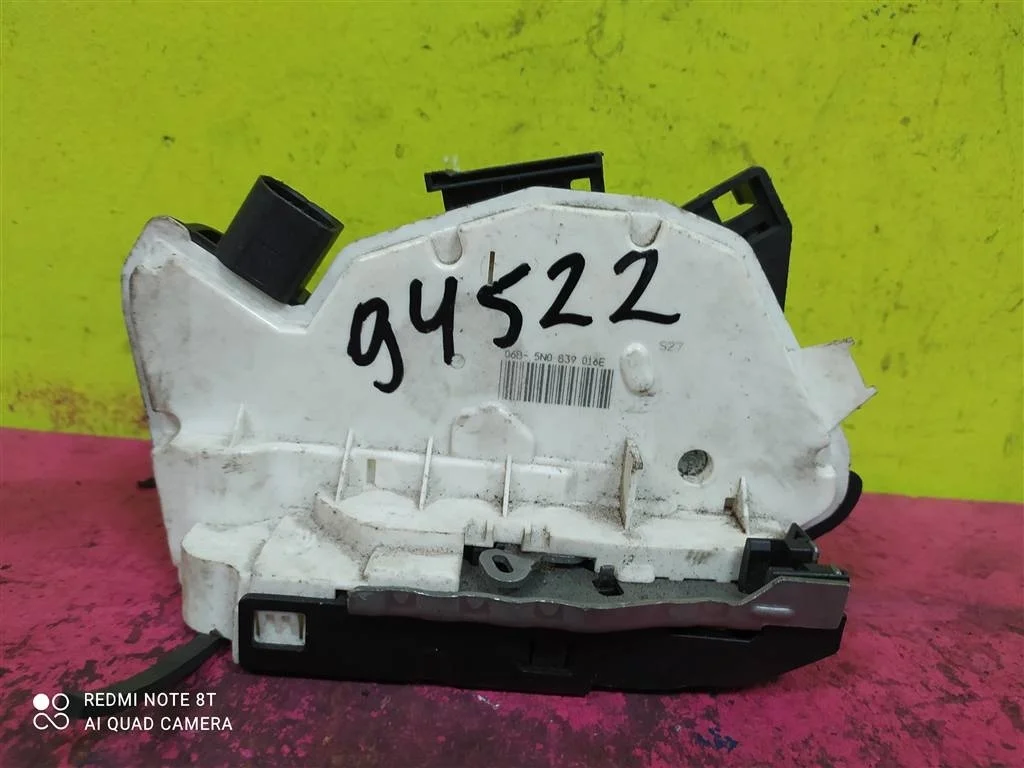 Замок двери задний правый Tiguan Passat 5N0839016E