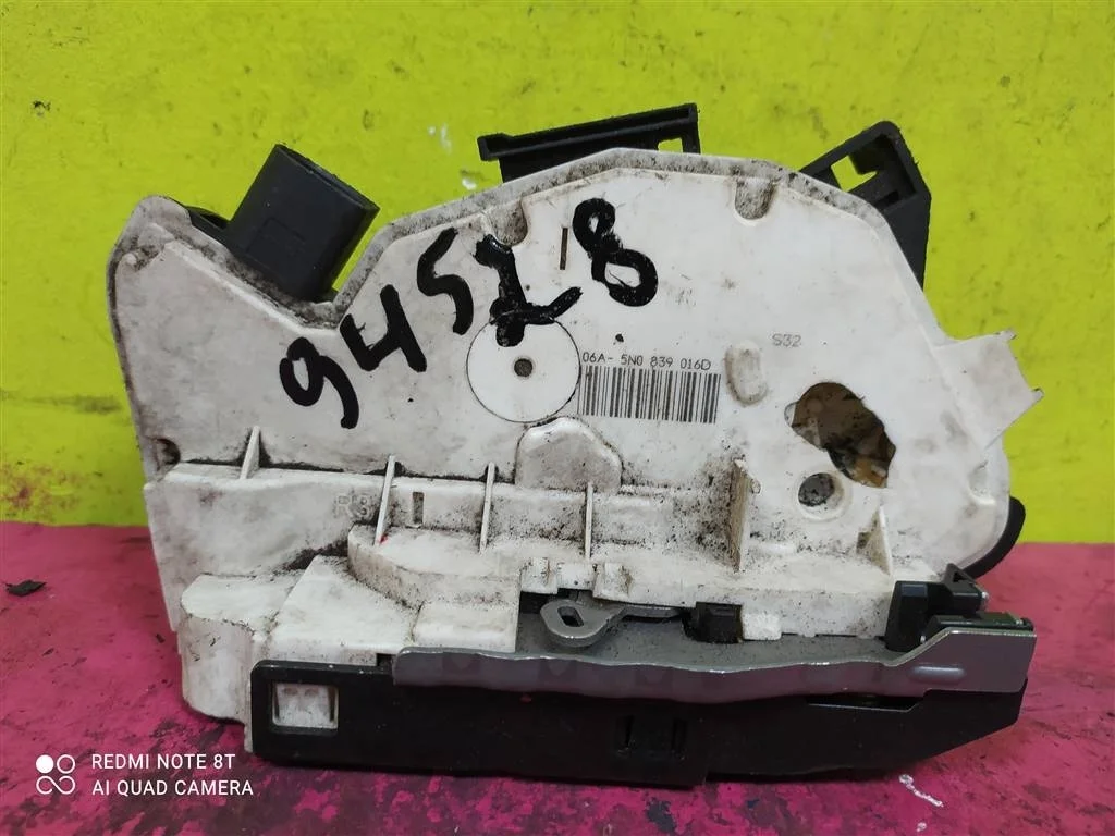 Замок двери задний правый Passat CC Tiguan Fabia 2