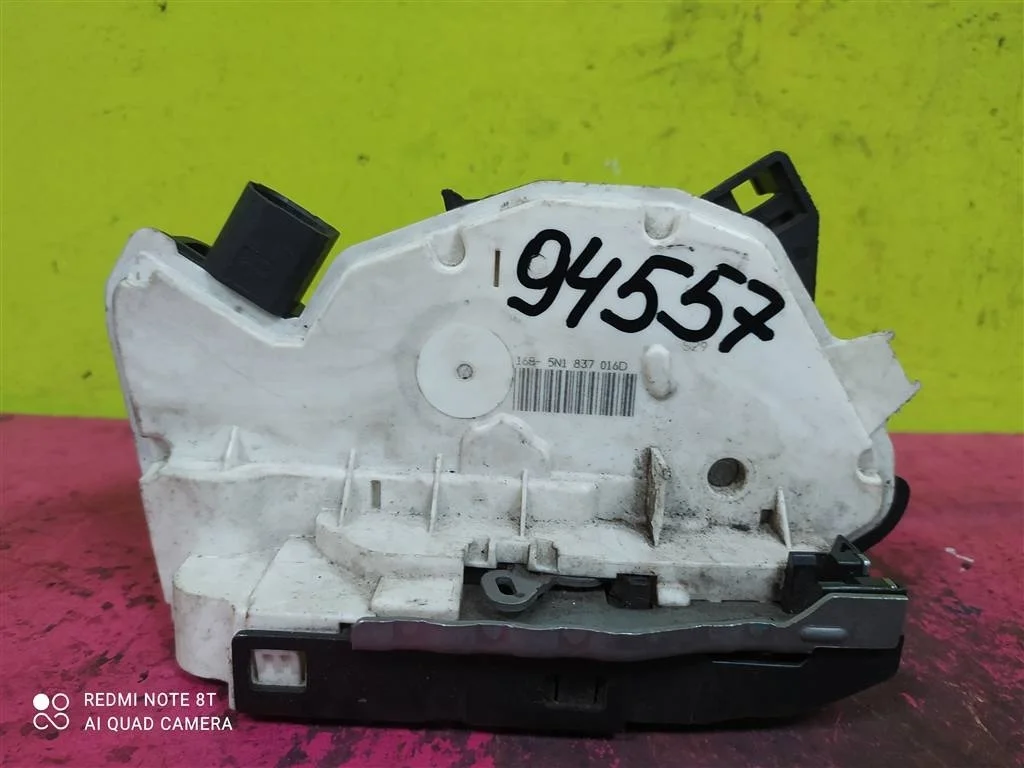 Замок двери передний правый Passat CC Tiguan Fabia